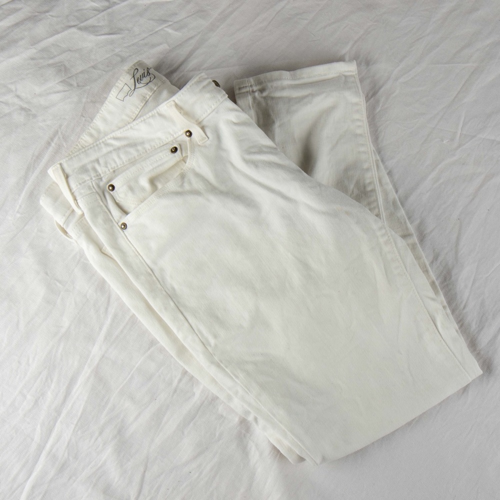 SOLD ❌ White Levi’s ankle skinny Jean size 30